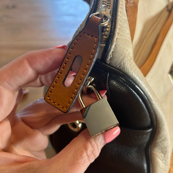 Danier Genuine Leather Luxury Cream and Tan Women's Handbag Like new - Picture 10 of 10